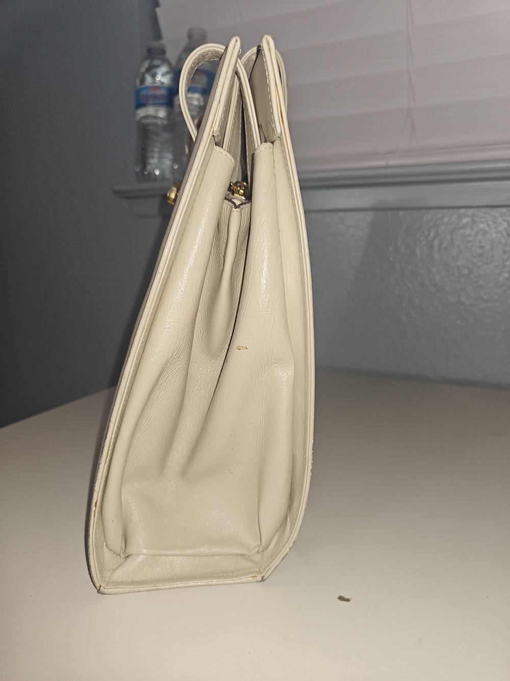 Cream Leather Structured Top-Handle Bag with Gold Turn-Lock - Picture 4 of 9